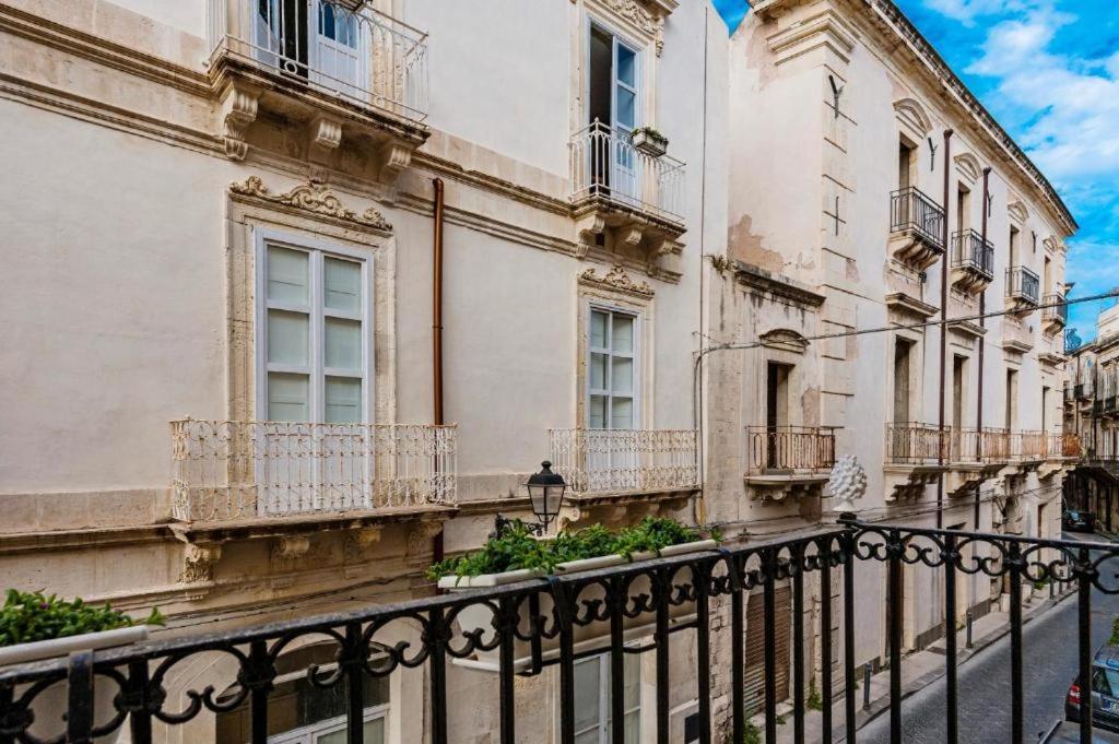 Dimora Delle Maestranze Apartment Syracuse Bagian luar foto